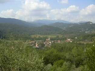 Vista della vallata del fiume Vara apprezzabile dal solarium. Clicca per ingrandirla